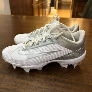 Nike White football Cleats- size 3.5 y